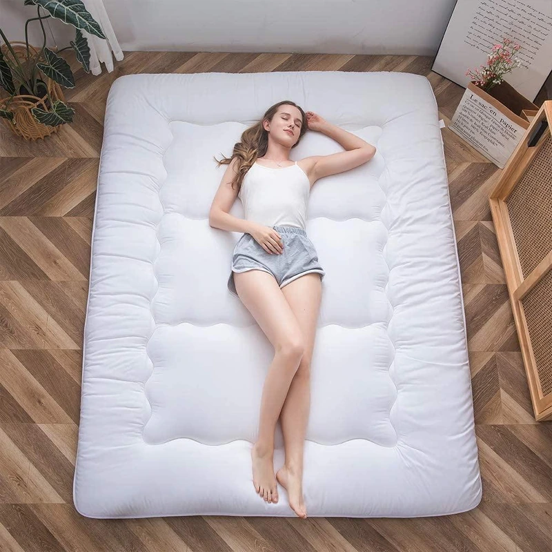 Cotton-covered floor mattress