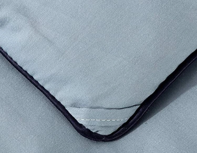 Cotton-filled quilted duvet insert