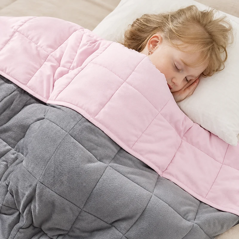Extra-soft panelled weighted blanket