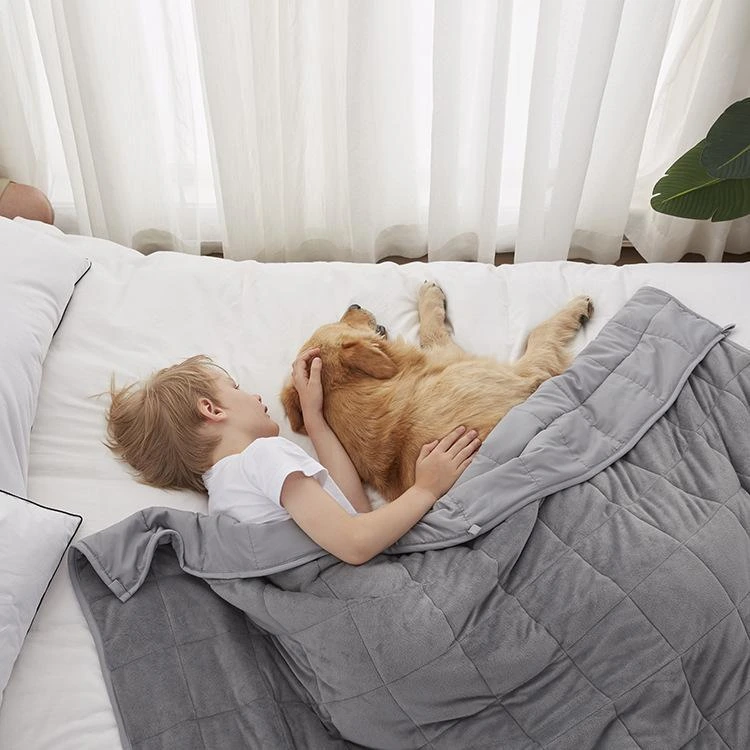 Panelled polyester weighted blanket