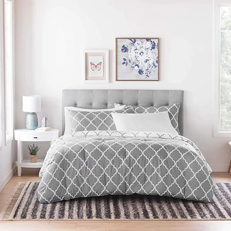 Printed panelled fiberfill duvet