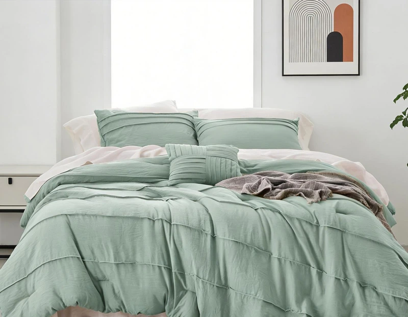 Quilted polyester bedding set