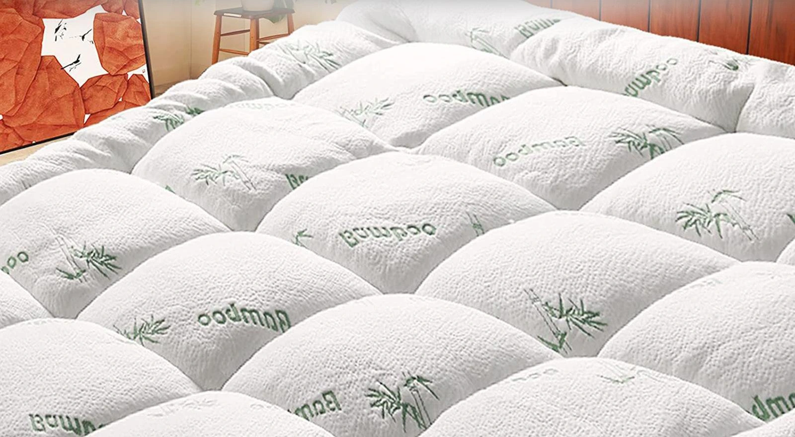 Thick bamboo-fiber mattress pad
