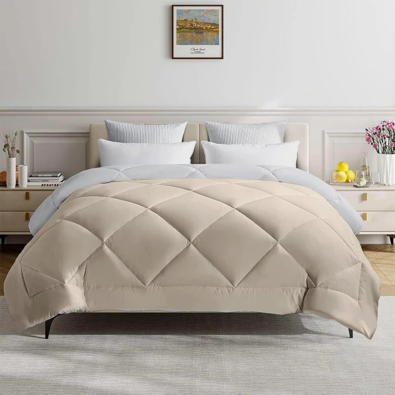 Two-tone quilted fiberfill duvet