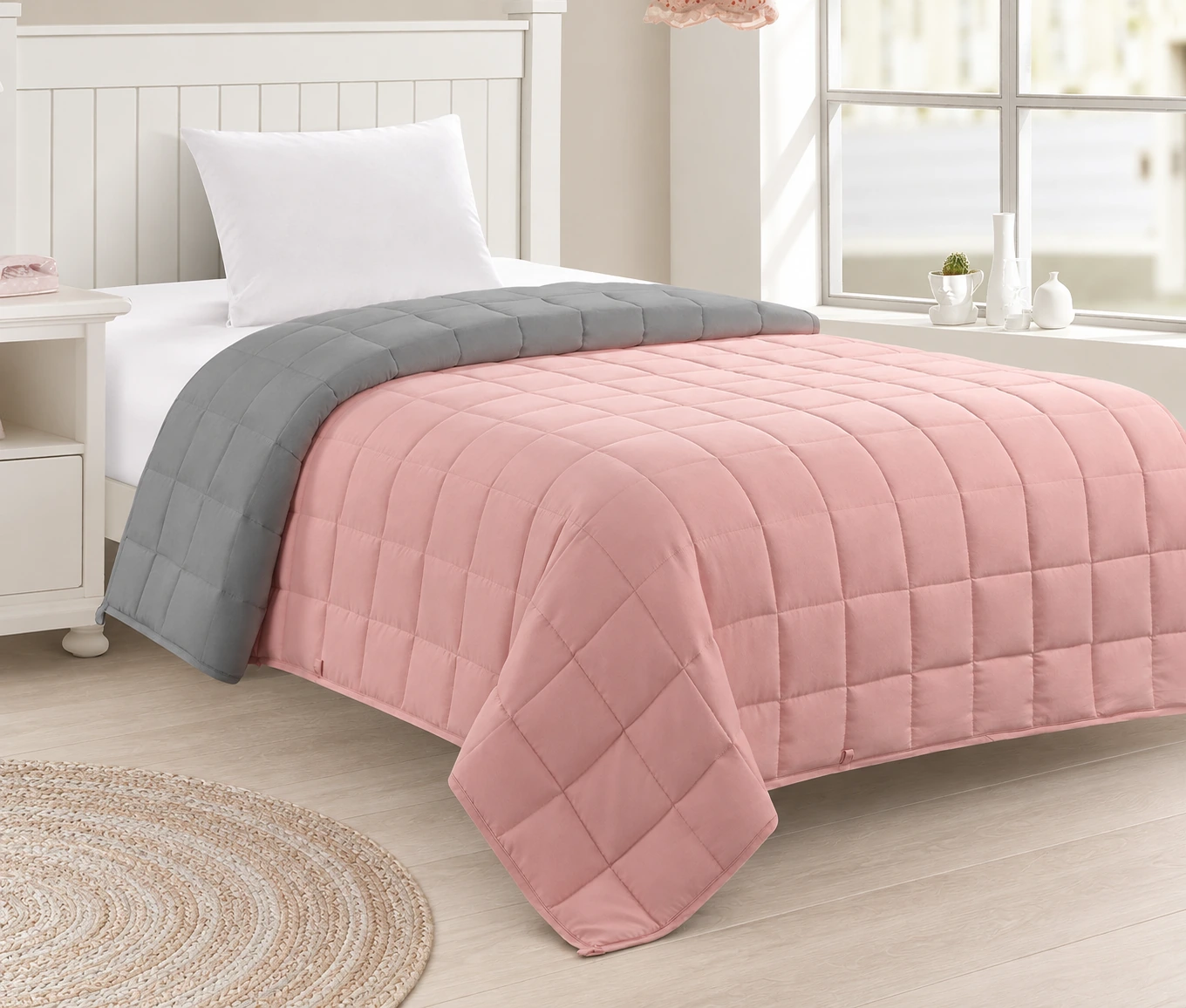Two-tone quilted weighted blanket