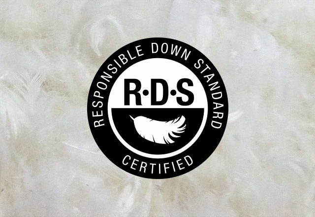 責任あるダウン基準(RDS)認証ロゴ。ダウン調達における鳥の倫理的な扱いを保証します。