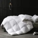Couette en duvet et plumes, tissu polycoton 400 fils, doux au toucher