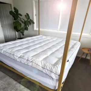 Surmatelas matelassé doux et moelleux avec rembourrage en duvet synthétique