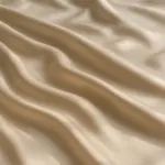 صورة مقربة لملاءة سرير من الرايون تُظهر ملمسًا ناعمًا وحريريًا